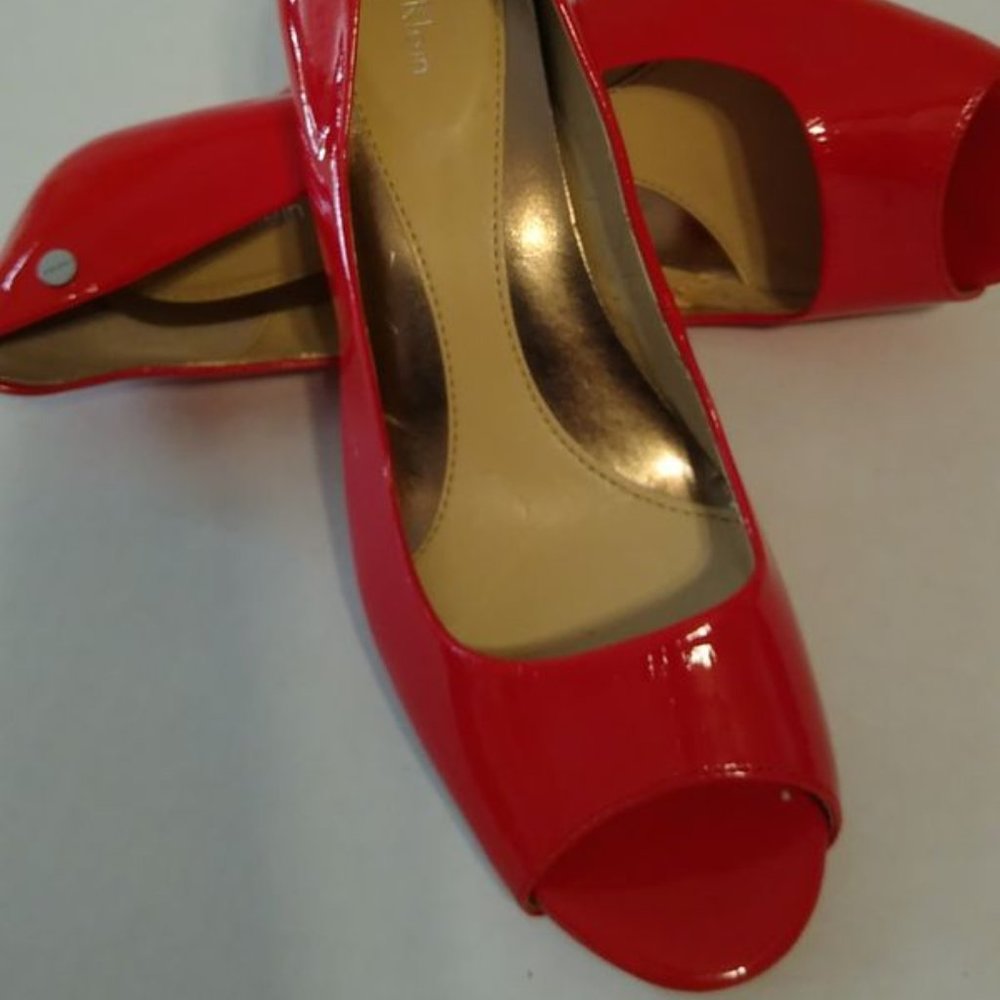 CALVIN KLEIN OPEN TOE PUMP HEELS PRE-OWNED 8M RED
